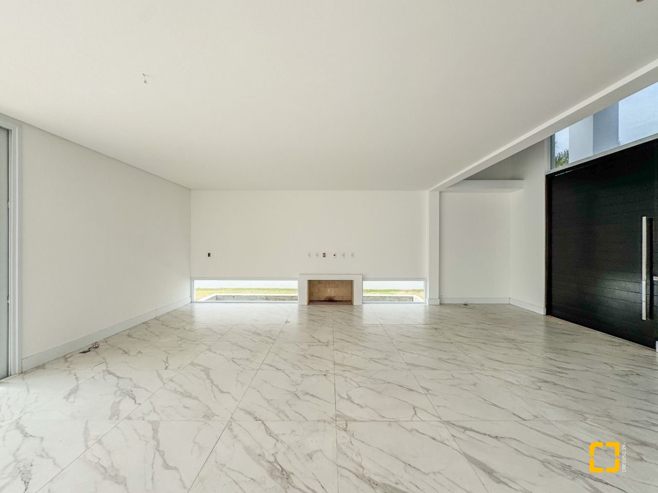 Casa com 450m², 8 quartos (sendo 4 suítes), 4 garagens, no bairro Jurerê Internacional em Florianópolis