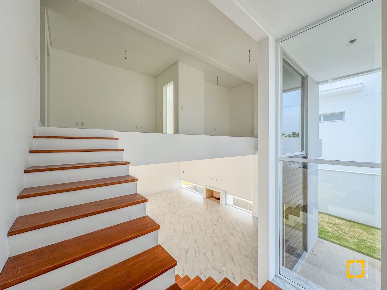 Casa com 450m², 8 quartos (sendo 4 suítes), 4 garagens, no bairro Jurerê Internacional em Florianópolis
