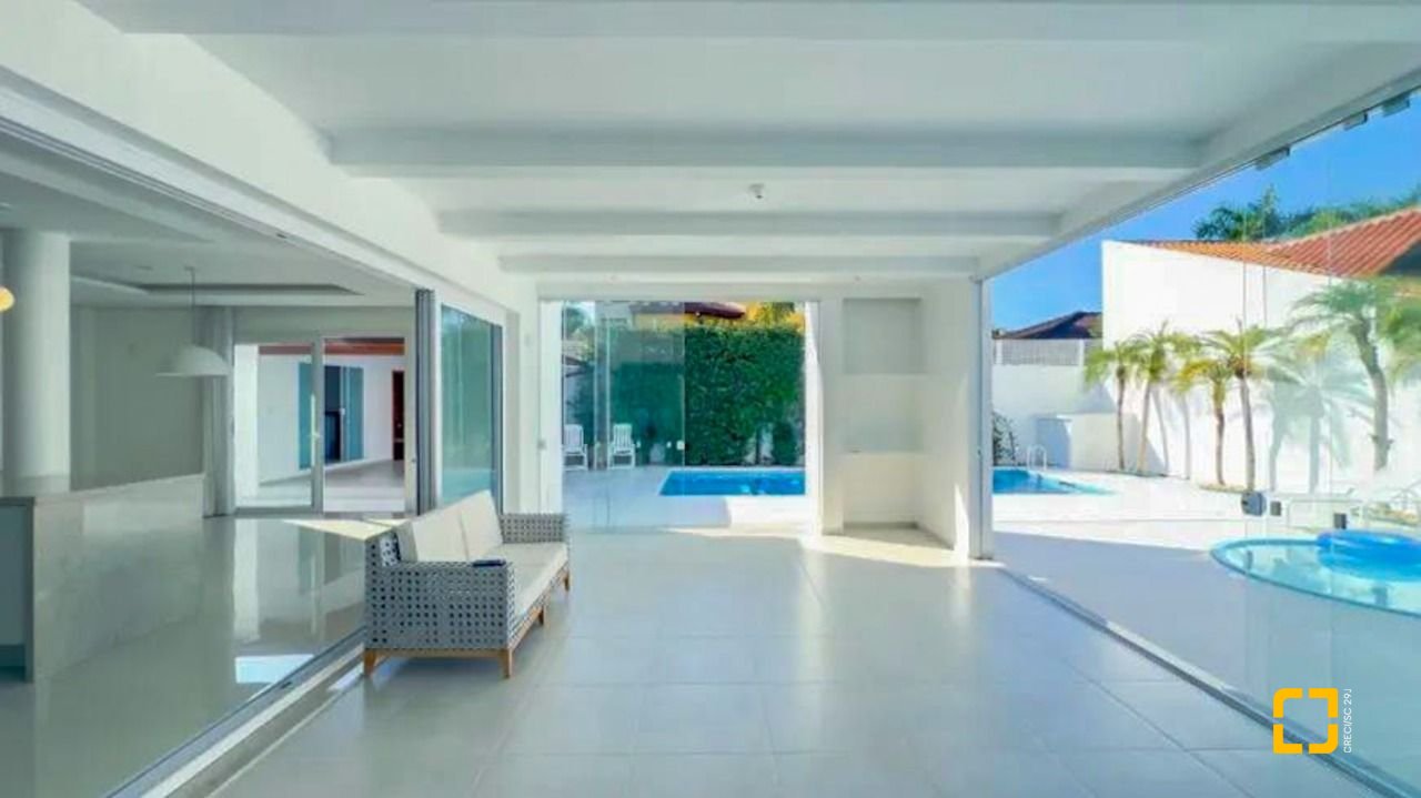Casa com 485m², 5 quartos (sendo 3 suítes), 4 garagens, no bairro Jurerê Internacional em Florianópolis