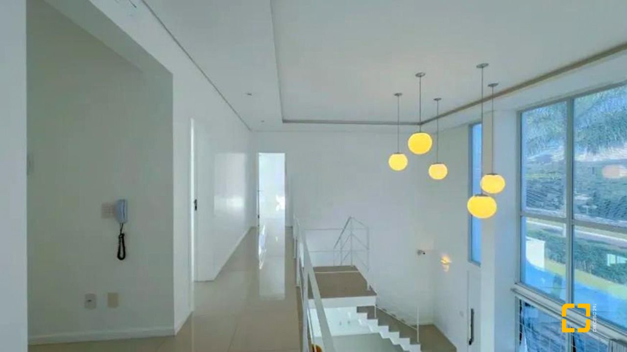 Casa com 485m², 5 quartos (sendo 3 suítes), 4 garagens, no bairro Jurerê Internacional em Florianópolis