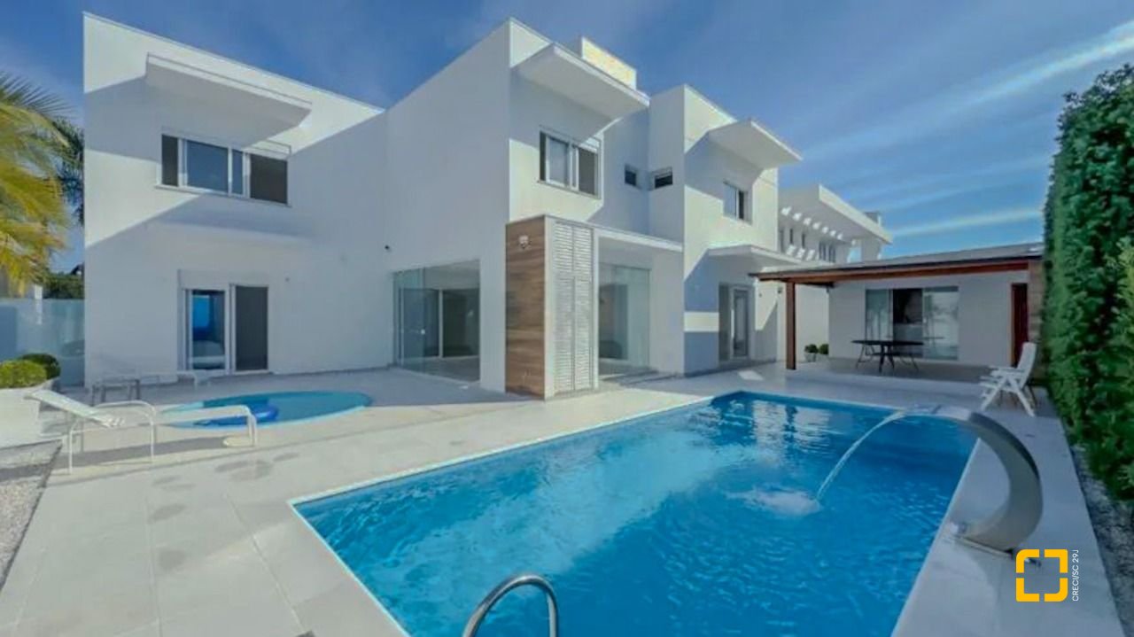 Casa com 485m², 5 quartos (sendo 3 suítes), 4 garagens, no bairro Jurerê Internacional em Florianópolis