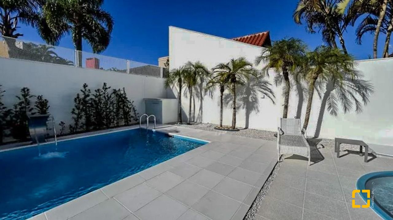 Casa com 485m², 5 quartos (sendo 3 suítes), 4 garagens, no bairro Jurerê Internacional em Florianópolis