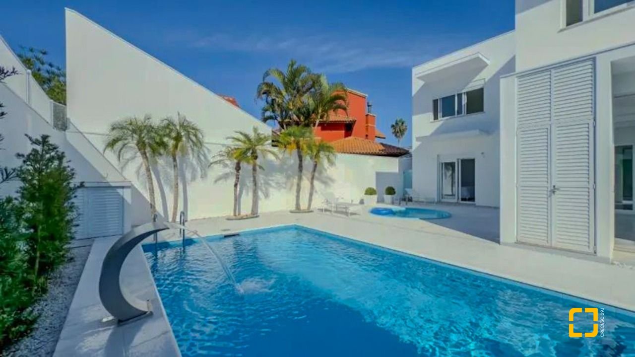 Casa com 485m², 5 quartos (sendo 3 suítes), 4 garagens, no bairro Jurerê Internacional em Florianópolis