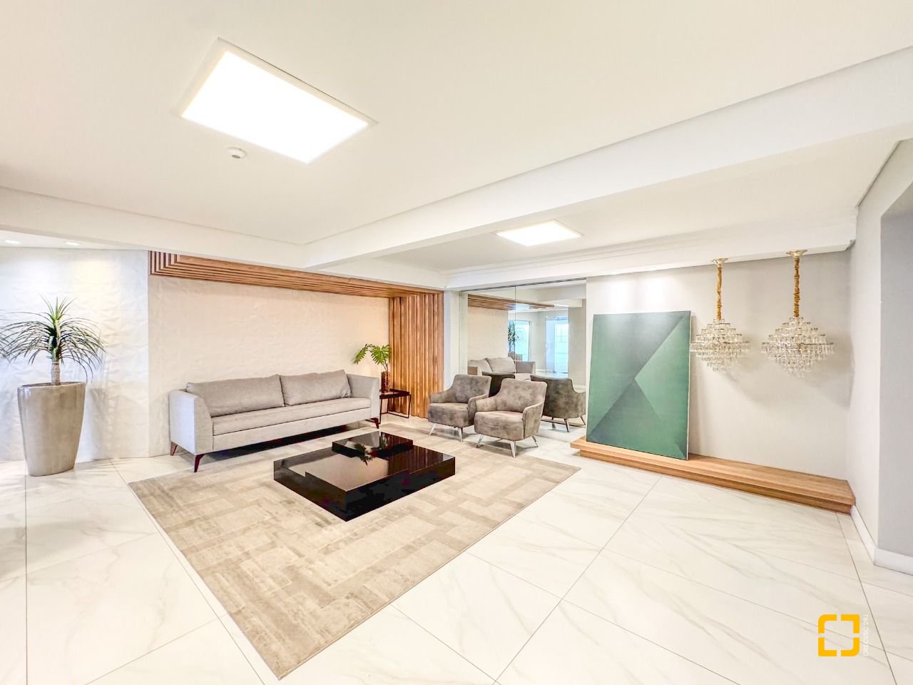 Apartamento com 122m², 4 quartos (sendo 1 suíte), 1 garagem, no bairro Centro em Florianópolis