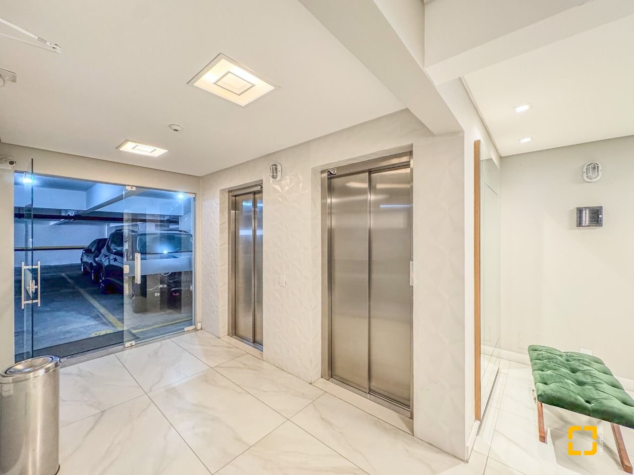 Apartamento com 122m², 4 quartos (sendo 1 suíte), 1 garagem, no bairro Centro em Florianópolis