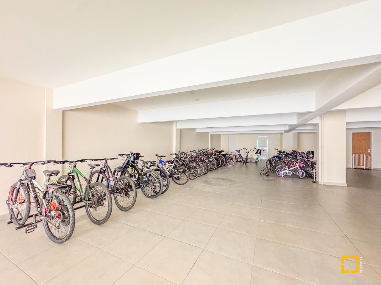 Apartamento com 122m², 4 quartos (sendo 1 suíte), 1 garagem, no bairro Centro em Florianópolis
