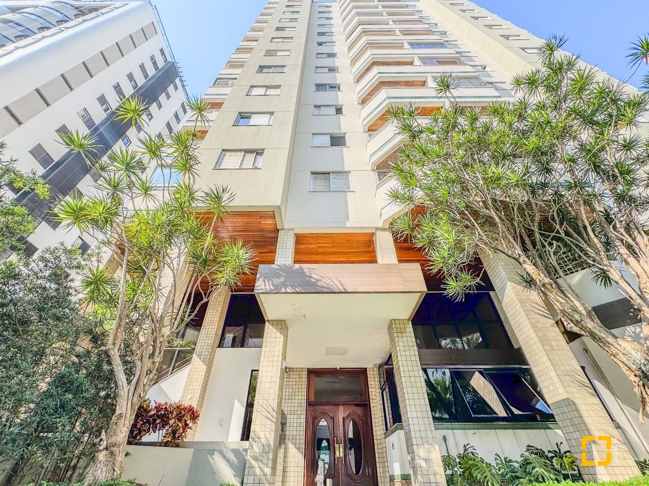 Apartamento com 122m², 4 quartos (sendo 1 suíte), 1 garagem, no bairro Centro em Florianópolis