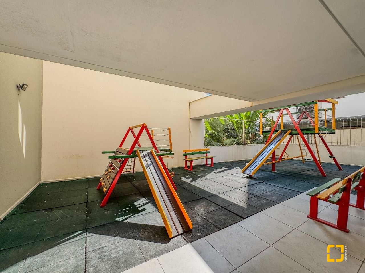 Apartamento com 122m², 4 quartos (sendo 1 suíte), 1 garagem, no bairro Centro em Florianópolis