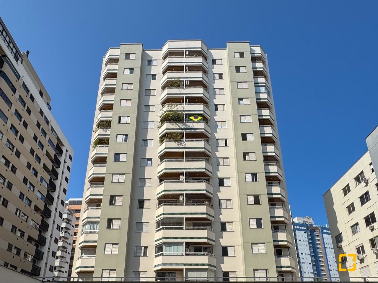 Apartamento com 122m², 4 quartos (sendo 1 suíte), 1 garagem, no bairro Centro em Florianópolis