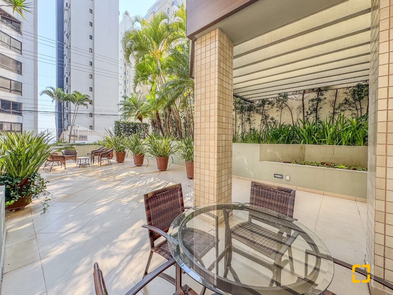 Apartamento com 122m², 4 quartos (sendo 1 suíte), 1 garagem, no bairro Centro em Florianópolis