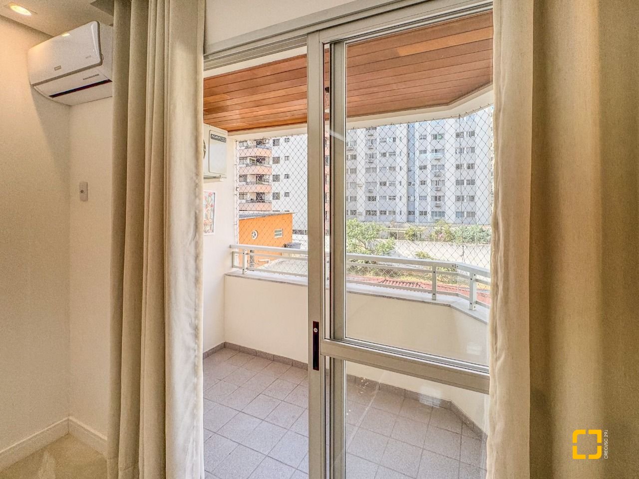 Apartamento com 122m², 4 quartos (sendo 1 suíte), 1 garagem, no bairro Centro em Florianópolis