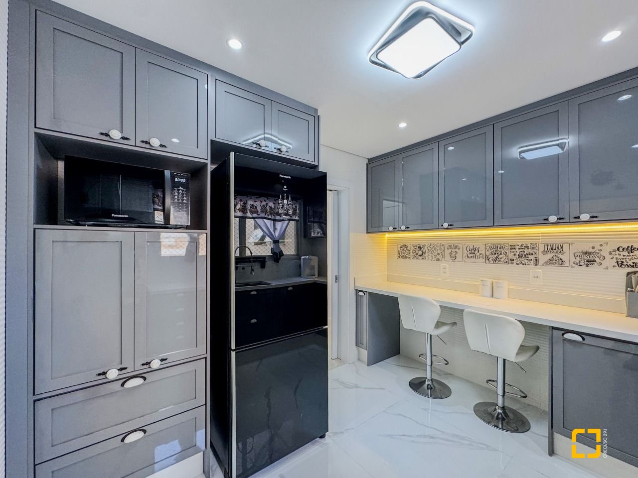 Apartamento com 122m², 4 quartos (sendo 1 suíte), 1 garagem, no bairro Centro em Florianópolis