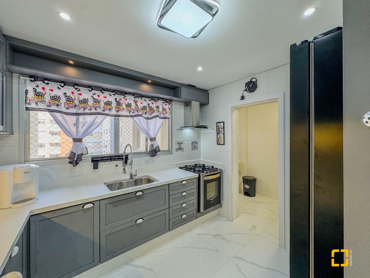 Apartamento com 122m², 4 quartos (sendo 1 suíte), 1 garagem, no bairro Centro em Florianópolis