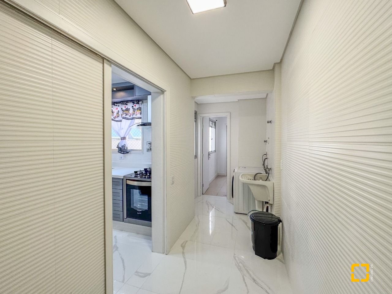 Apartamento com 122m², 4 quartos (sendo 1 suíte), 1 garagem, no bairro Centro em Florianópolis