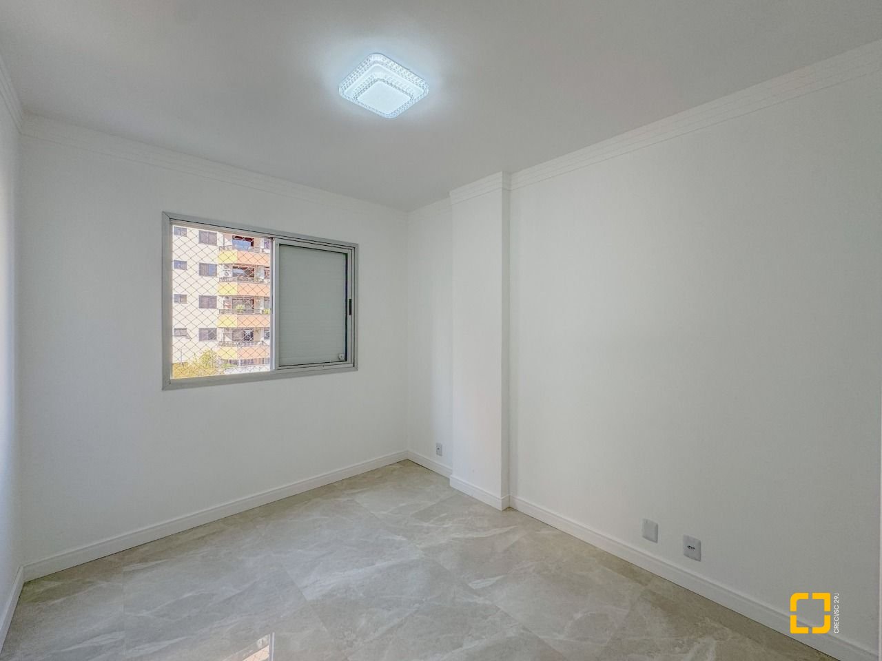 Apartamento com 122m², 4 quartos (sendo 1 suíte), 1 garagem, no bairro Centro em Florianópolis
