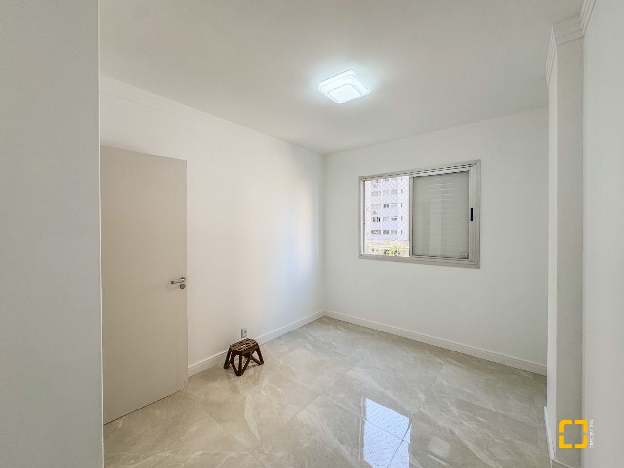 Apartamento com 122m², 4 quartos (sendo 1 suíte), 1 garagem, no bairro Centro em Florianópolis