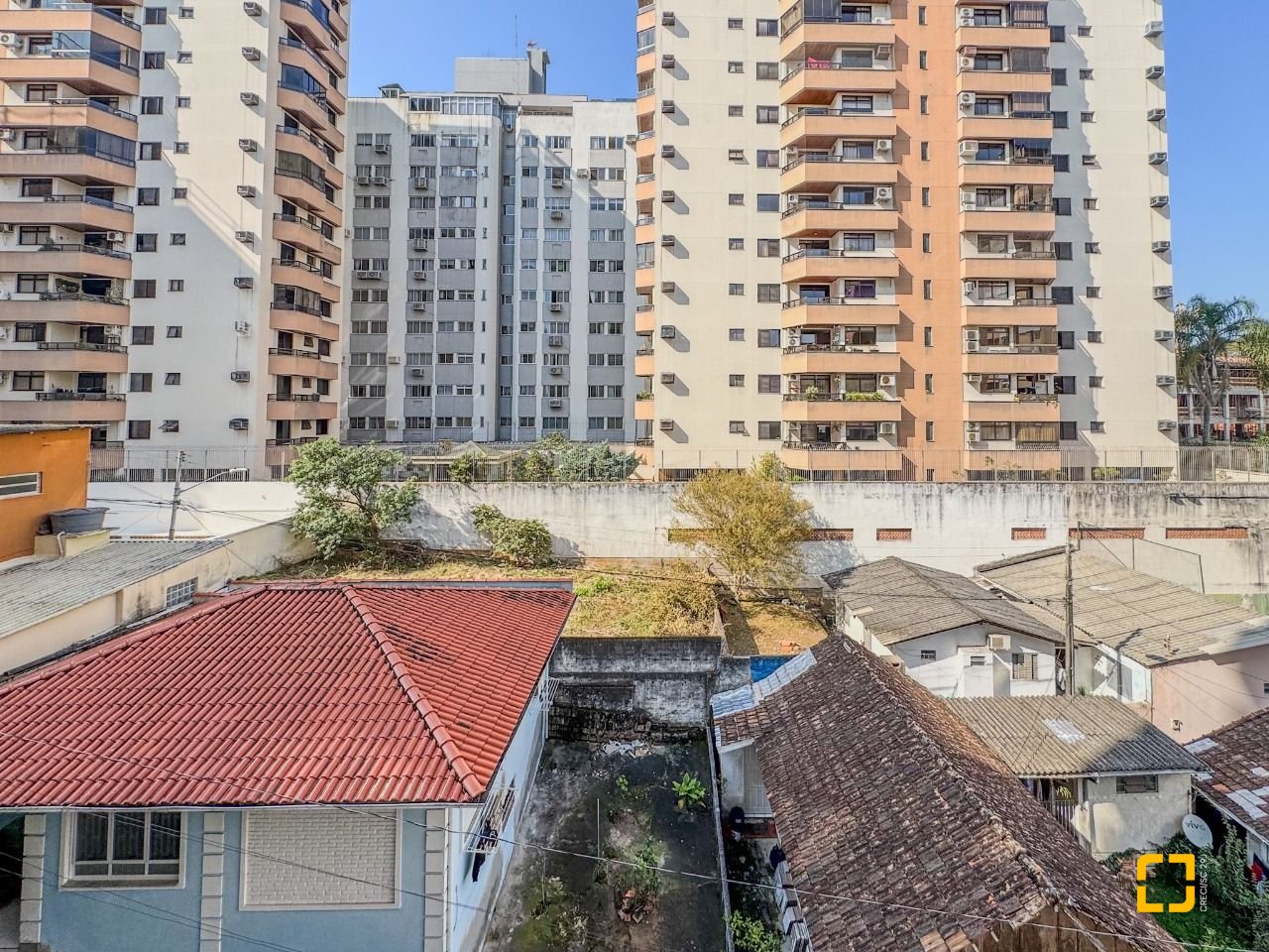 Apartamento com 122m², 4 quartos (sendo 1 suíte), 1 garagem, no bairro Centro em Florianópolis