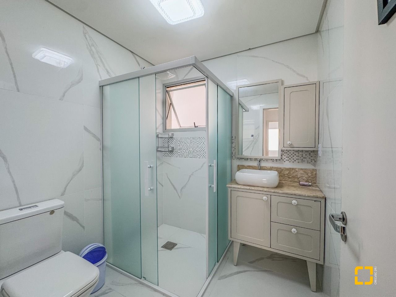 Apartamento com 122m², 4 quartos (sendo 1 suíte), 1 garagem, no bairro Centro em Florianópolis