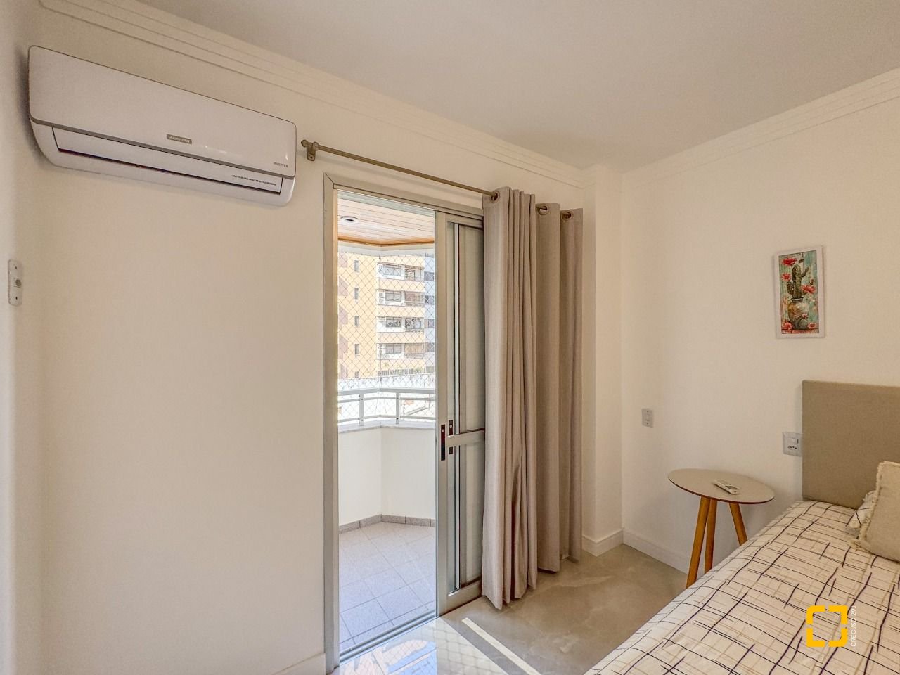 Apartamento com 122m², 4 quartos (sendo 1 suíte), 1 garagem, no bairro Centro em Florianópolis