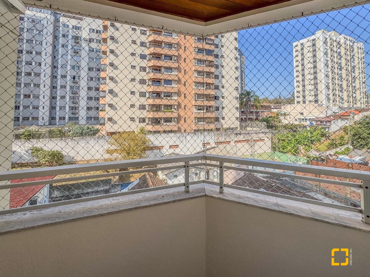 Apartamento com 122m², 4 quartos (sendo 1 suíte), 1 garagem, no bairro Centro em Florianópolis