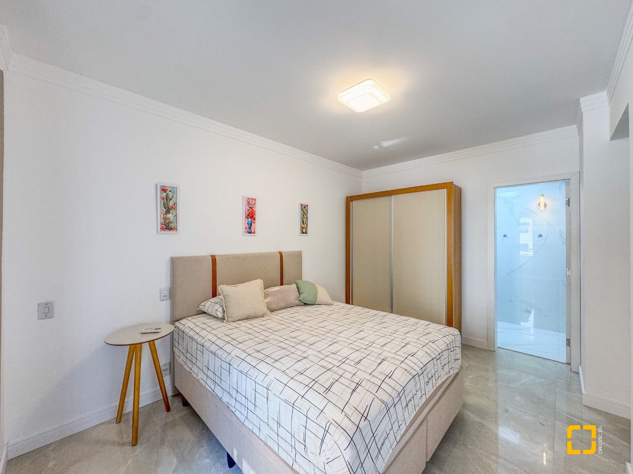 Apartamento com 122m², 4 quartos (sendo 1 suíte), 1 garagem, no bairro Centro em Florianópolis