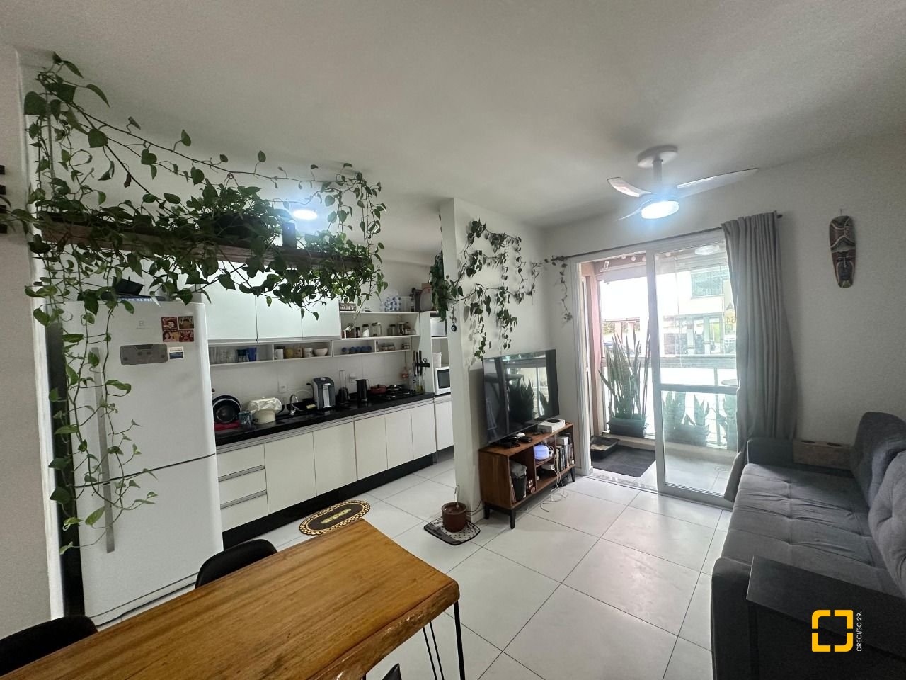 Apartamento com 48m², 1 quarto (sendo 1 suíte), 1 garagem, no bairro Praia Comprida em São José