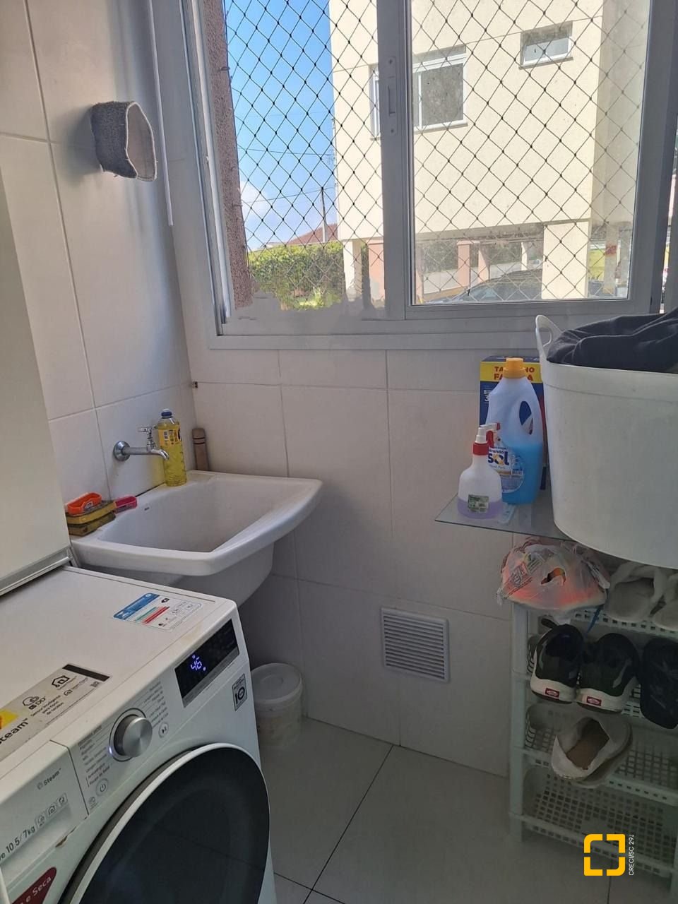 Apartamento com 48m², 1 quarto (sendo 1 suíte), 1 garagem, no bairro Praia Comprida em São José