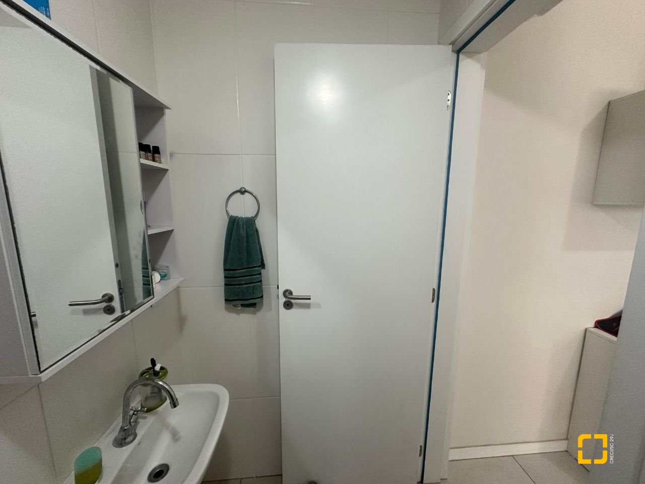 Apartamento com 48m², 1 quarto (sendo 1 suíte), 1 garagem, no bairro Praia Comprida em São José