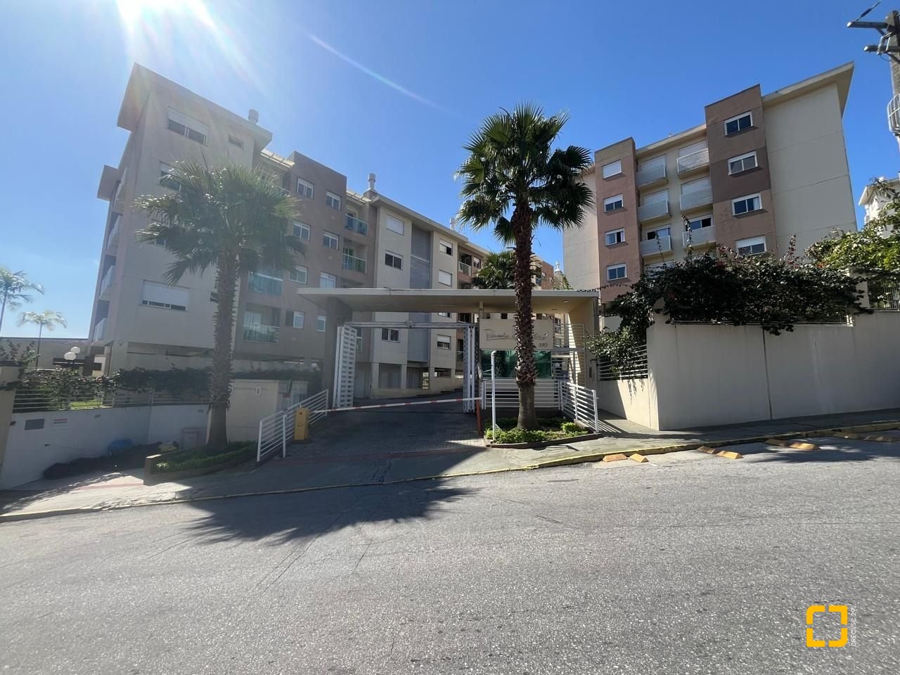 Apartamento com 48m², 1 quarto (sendo 1 suíte), 1 garagem, no bairro Praia Comprida em São José