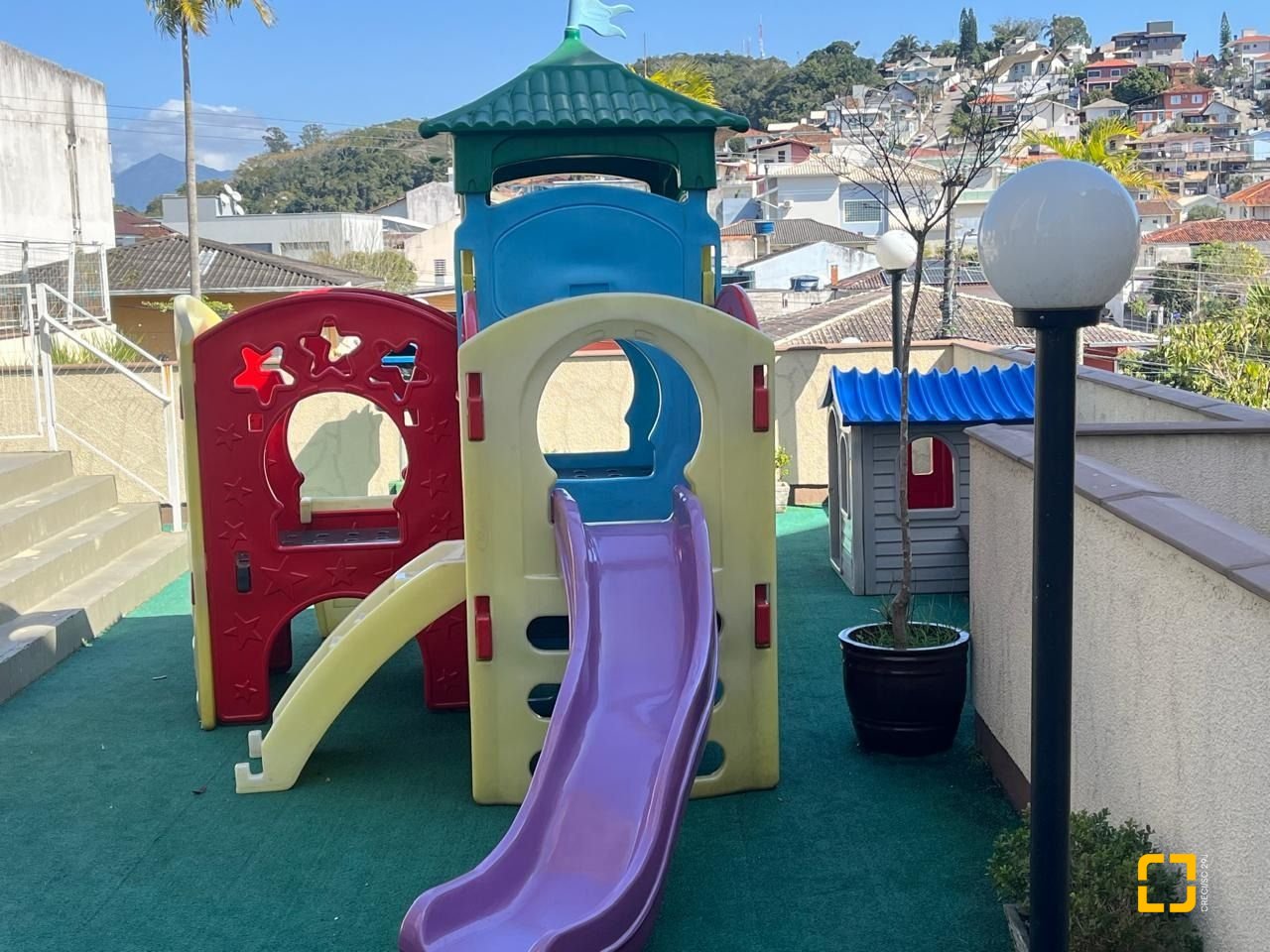 Apartamento com 48m², 1 quarto (sendo 1 suíte), 1 garagem, no bairro Praia Comprida em São José