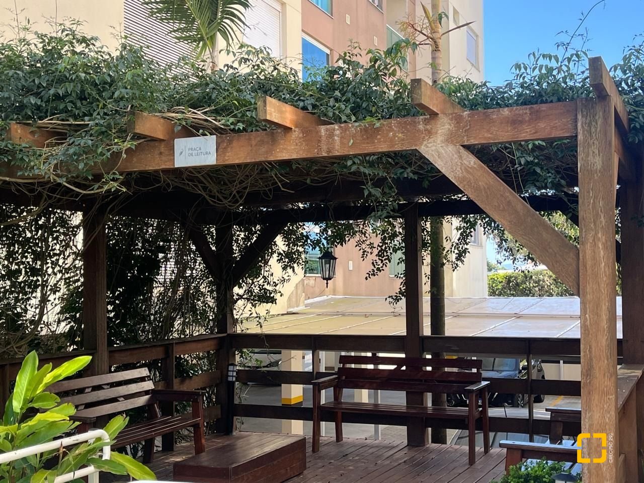 Apartamento com 48m², 1 quarto (sendo 1 suíte), 1 garagem, no bairro Praia Comprida em São José