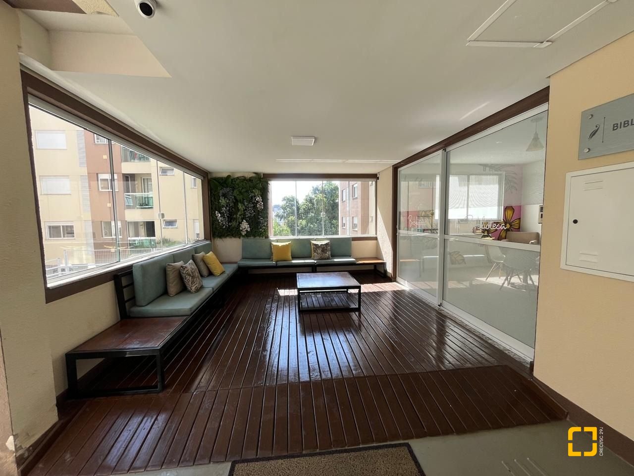 Apartamento com 48m², 1 quarto (sendo 1 suíte), 1 garagem, no bairro Praia Comprida em São José