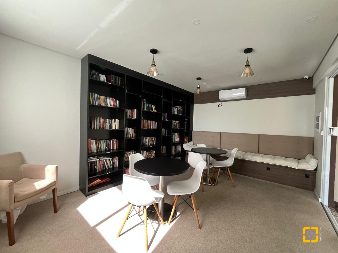 Apartamento com 48m², 1 quarto (sendo 1 suíte), 1 garagem, no bairro Praia Comprida em São José