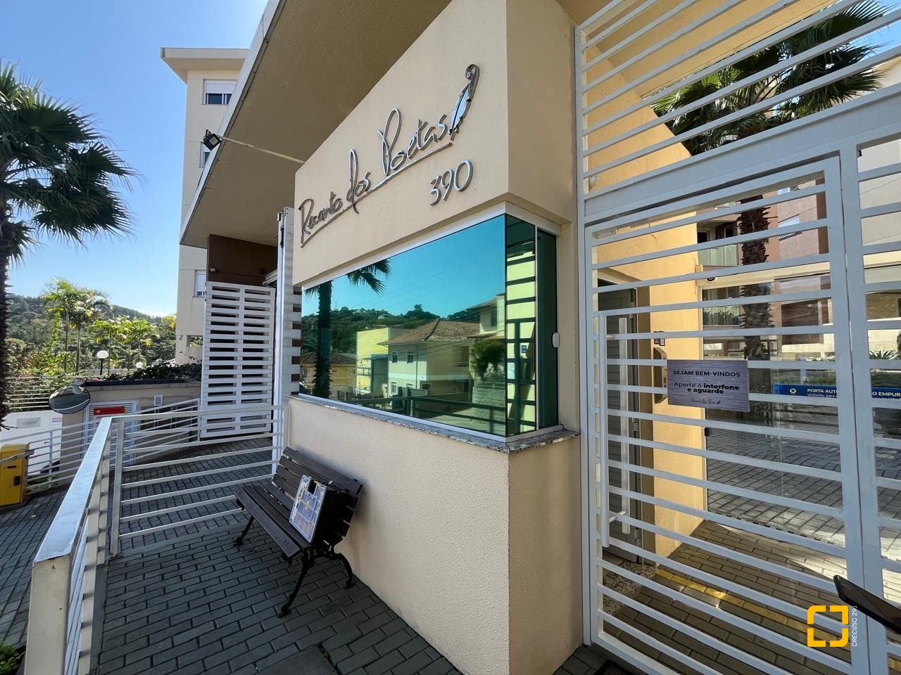 Apartamento com 48m², 1 quarto (sendo 1 suíte), 1 garagem, no bairro Praia Comprida em São José