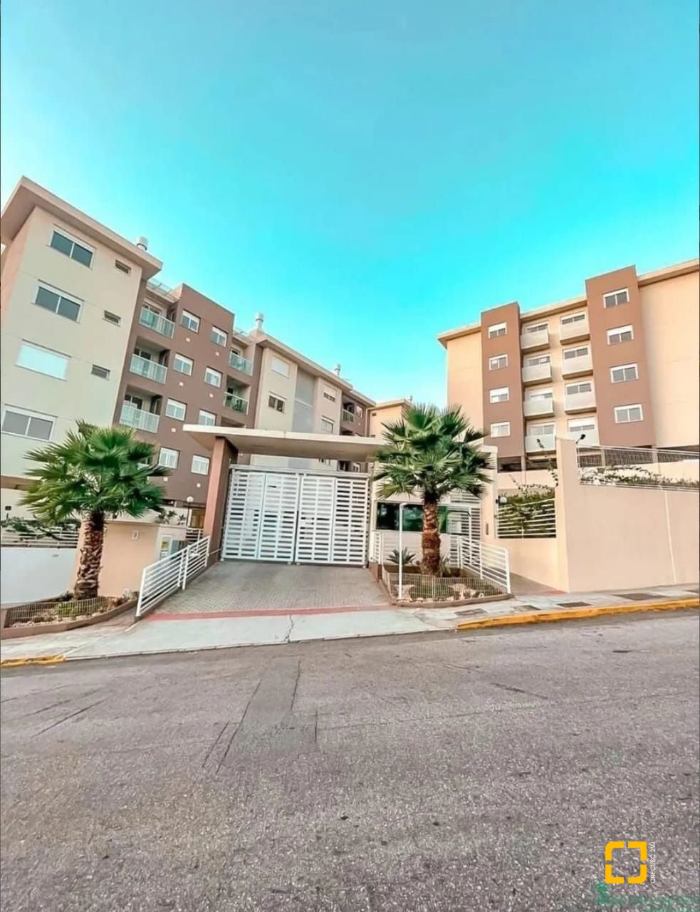 Apartamento com 48m², 1 quarto (sendo 1 suíte), 1 garagem, no bairro Praia Comprida em São José