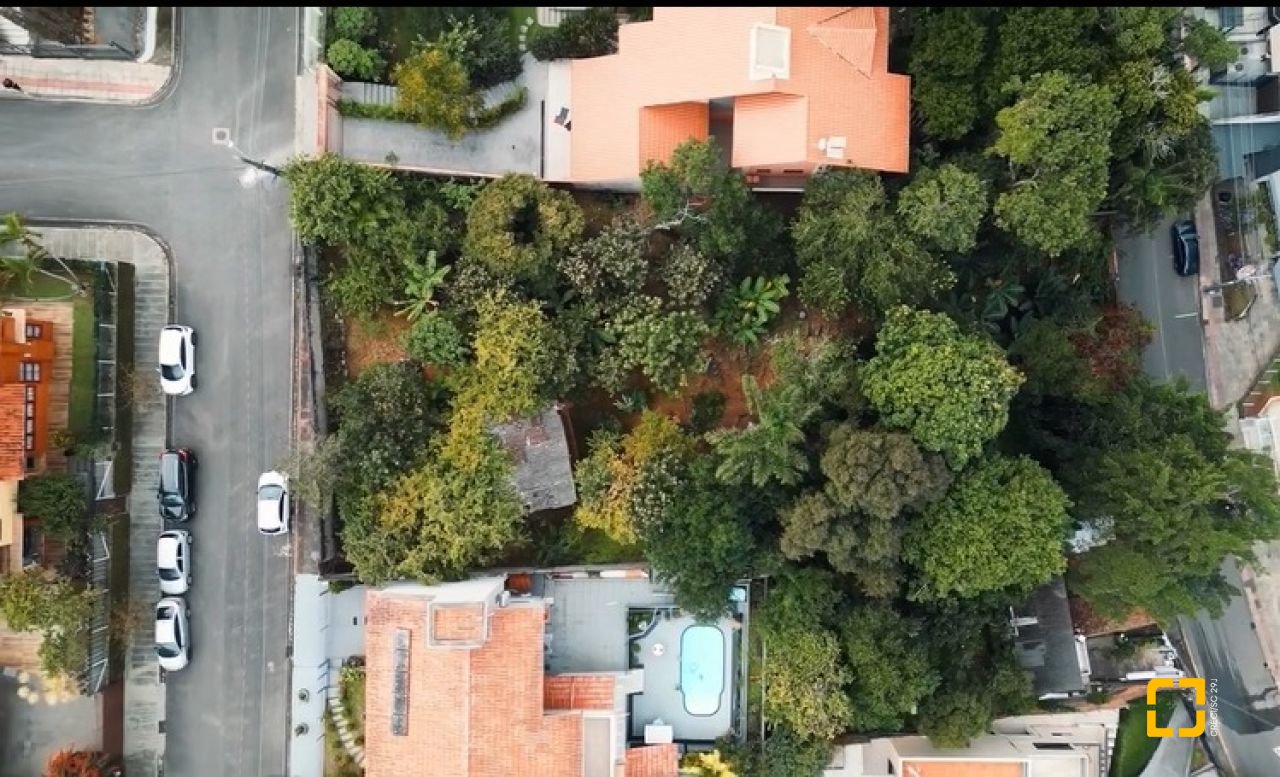 Terreno com 1427m², no bairro Coqueiros em Florianópolis