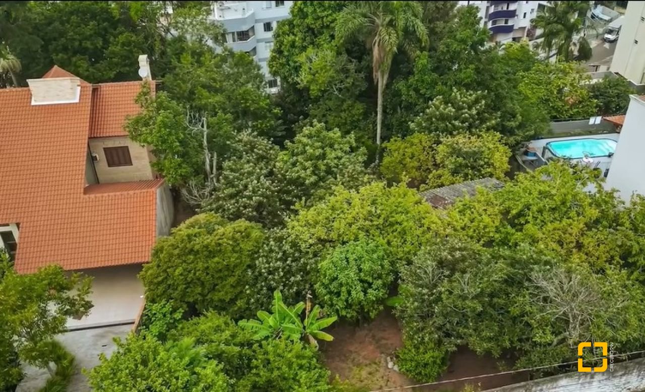 Terreno com 1427m², no bairro Coqueiros em Florianópolis