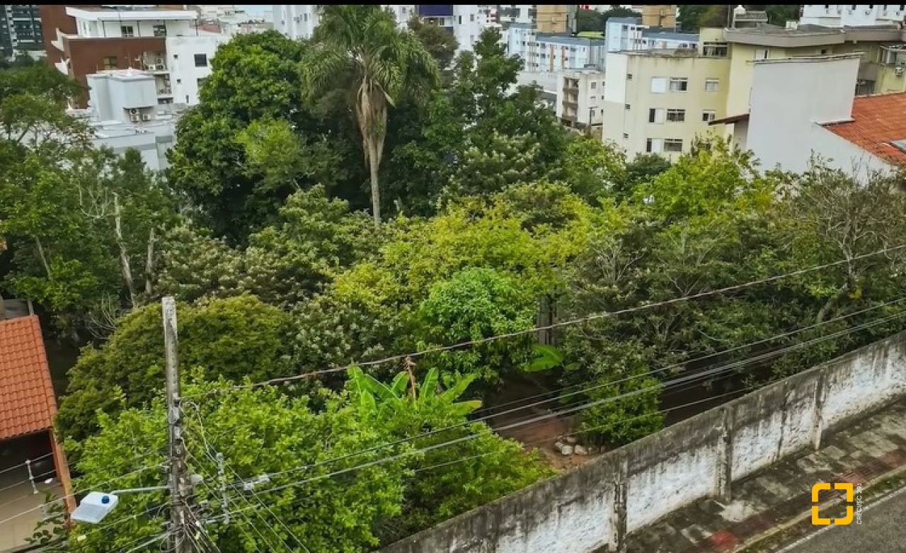 Terreno com 1427m², no bairro Coqueiros em Florianópolis