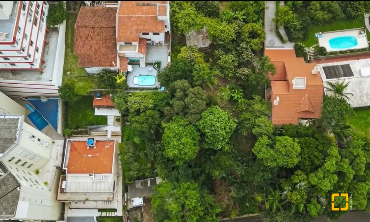 Terreno com 1427m², no bairro Coqueiros em Florianópolis