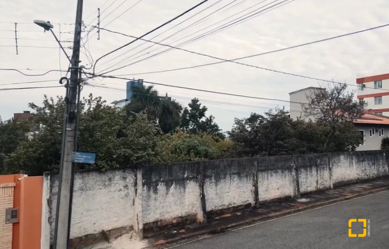 Terreno com 1427m², no bairro Coqueiros em Florianópolis