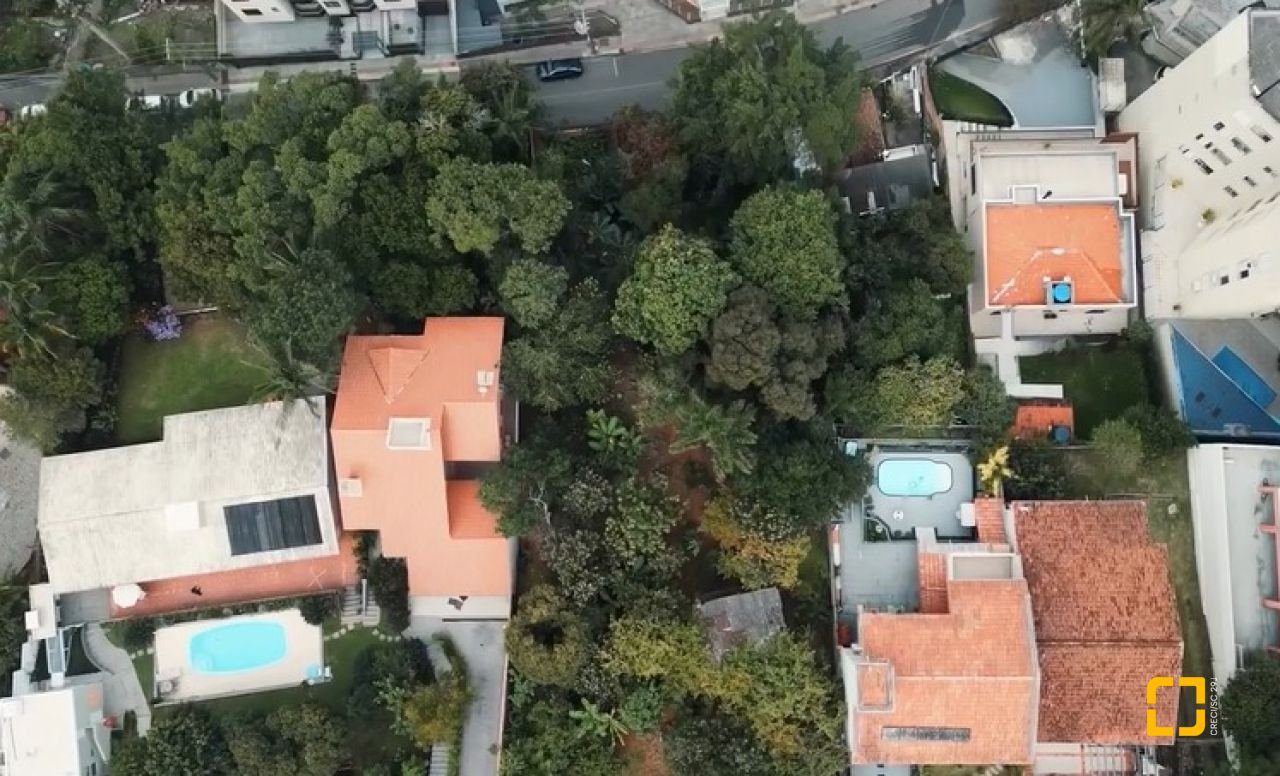 Terreno com 1427m², no bairro Coqueiros em Florianópolis