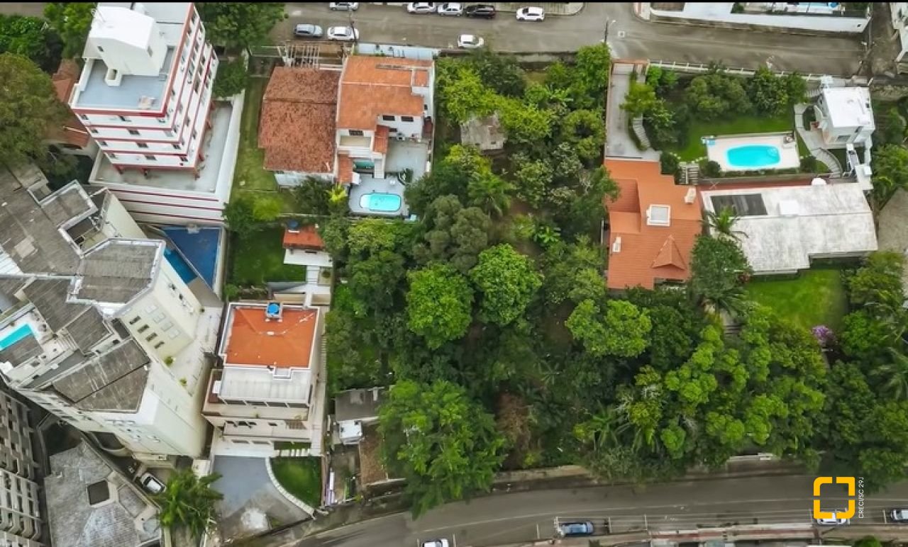 Terreno com 1427m², no bairro Coqueiros em Florianópolis