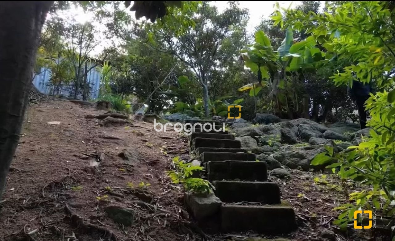 Terreno com 1427m², no bairro Coqueiros em Florianópolis