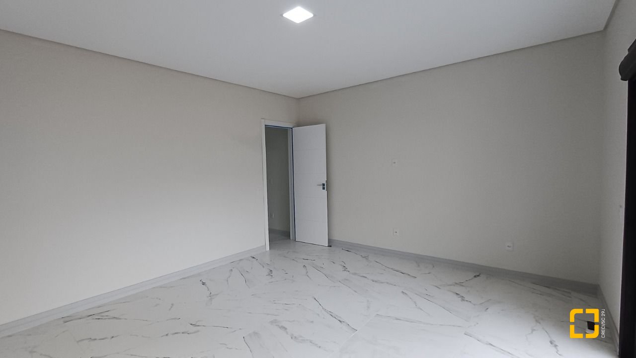 Casa com 87m², 4 quartos (sendo 1 suíte), 2 garagens, no bairro Canasvieiras em Florianópolis
