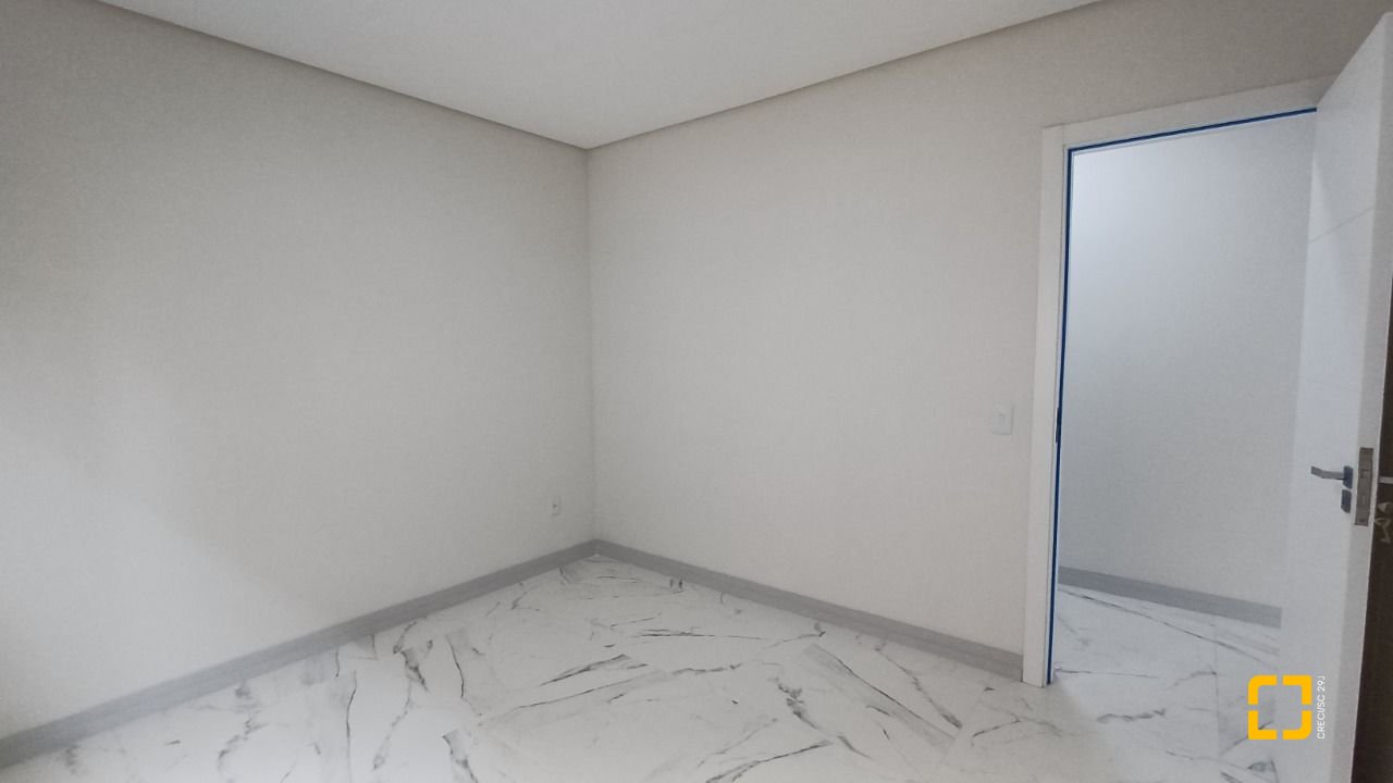 Casa com 87m², 4 quartos (sendo 1 suíte), 2 garagens, no bairro Canasvieiras em Florianópolis