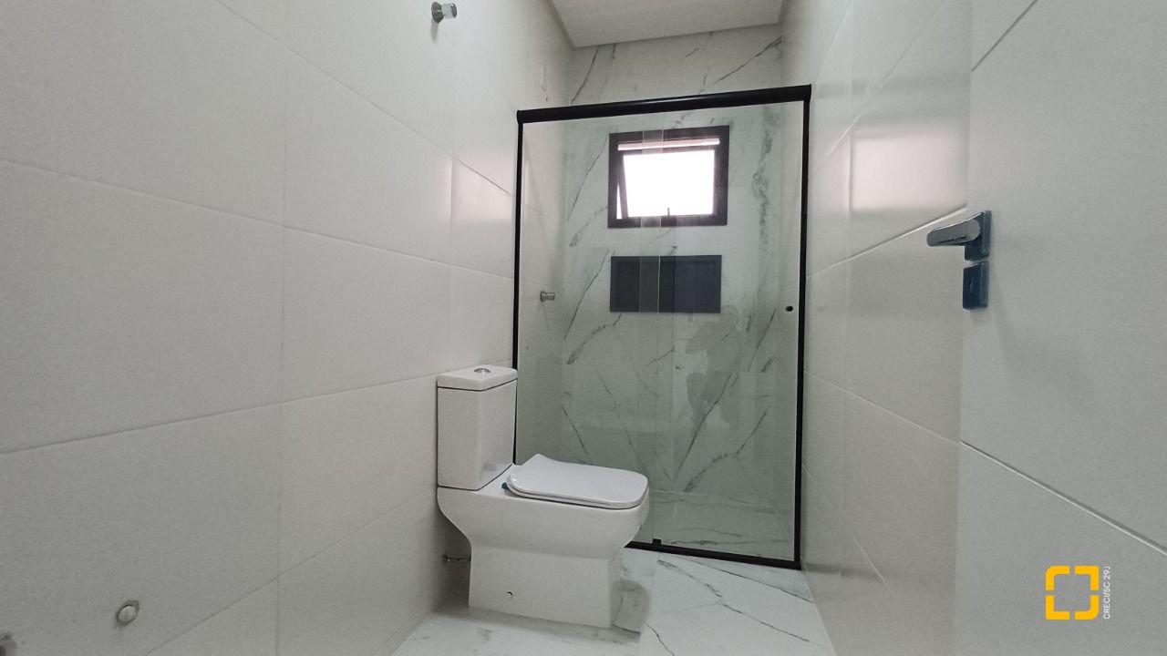Casa com 87m², 4 quartos (sendo 1 suíte), 2 garagens, no bairro Canasvieiras em Florianópolis