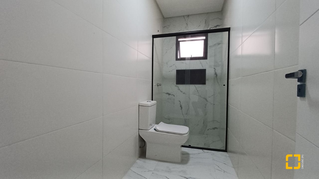 Casa com 87m², 4 quartos (sendo 1 suíte), 2 garagens, no bairro Canasvieiras em Florianópolis