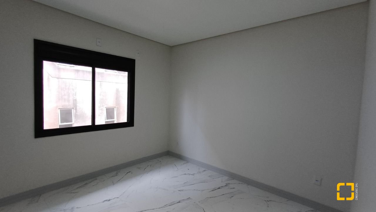 Casa com 87m², 4 quartos (sendo 1 suíte), 2 garagens, no bairro Canasvieiras em Florianópolis