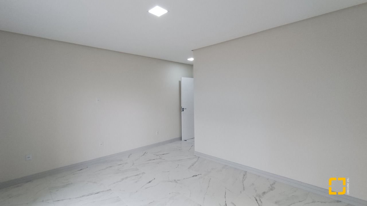 Casa com 87m², 4 quartos (sendo 1 suíte), 2 garagens, no bairro Canasvieiras em Florianópolis