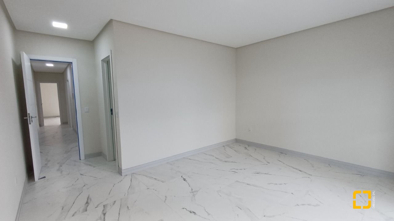 Casa com 87m², 4 quartos (sendo 1 suíte), 2 garagens, no bairro Canasvieiras em Florianópolis